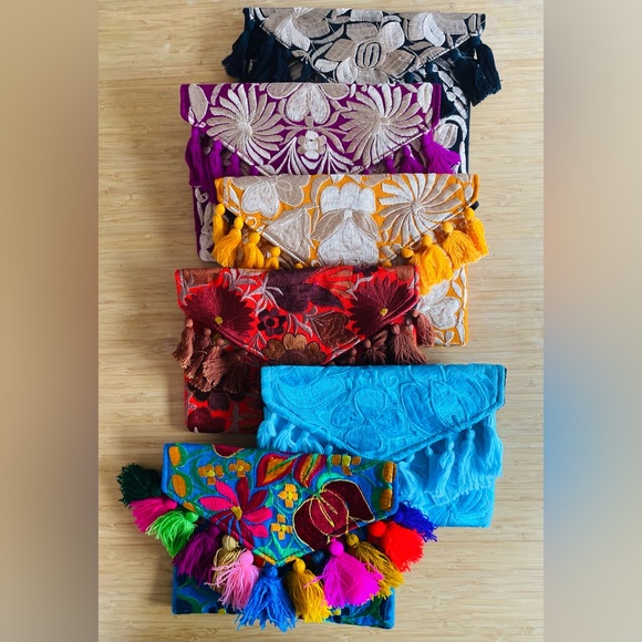 Embroidered clutch crossbody - Picture 2 of 4